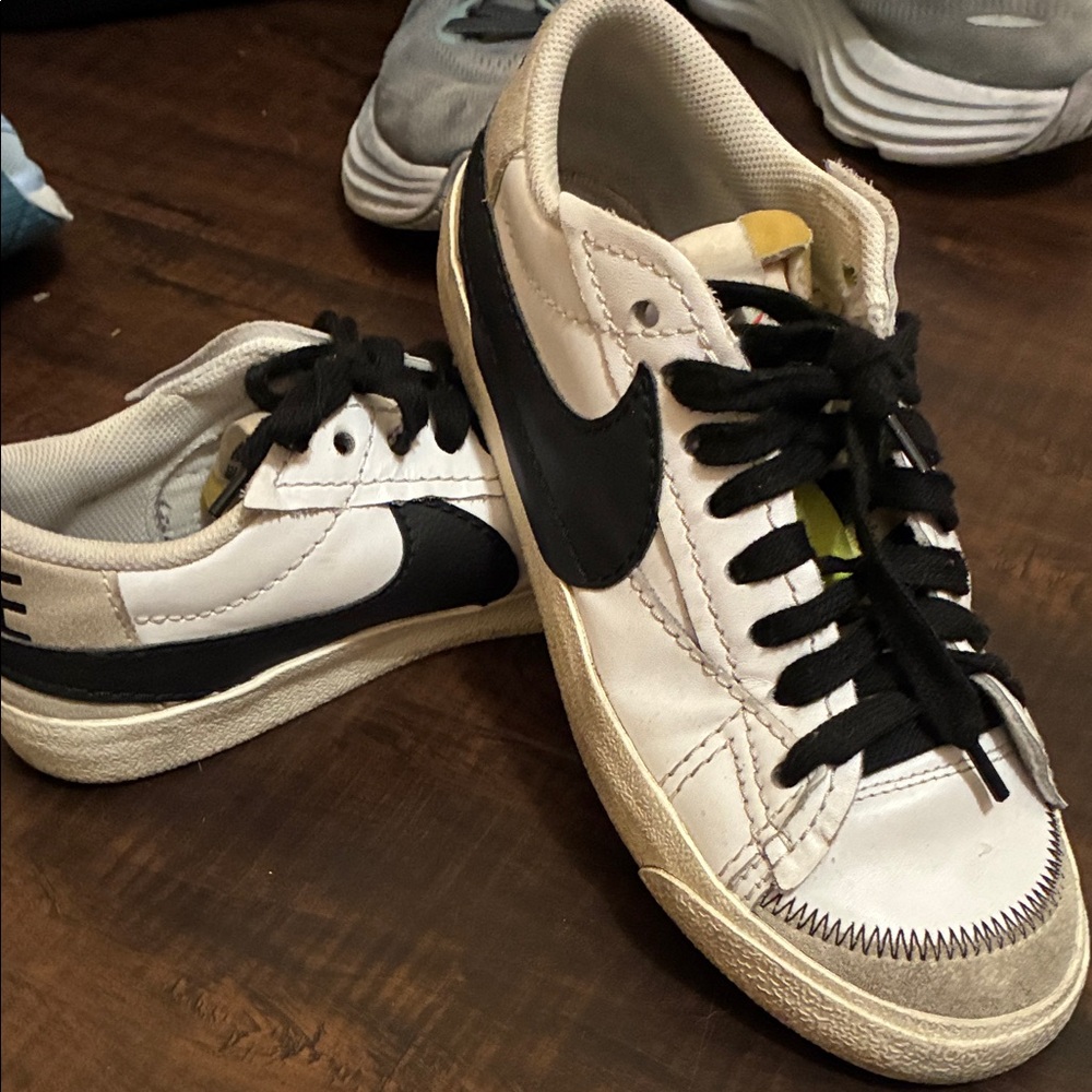 Nike Classic White and Black Low-Top Sneakers
